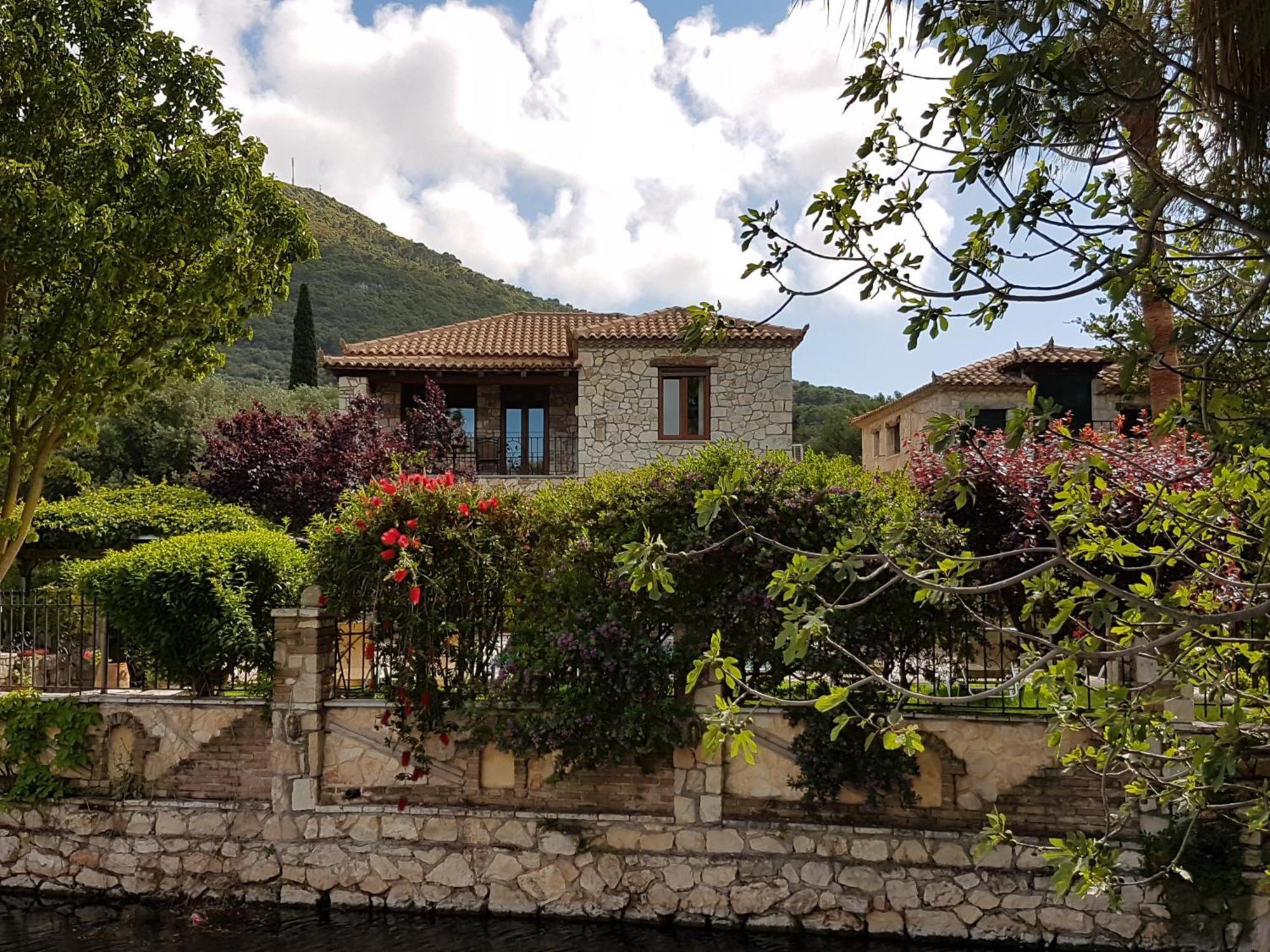 Castello Bellos Villas & Apartments Keri エクステリア 写真