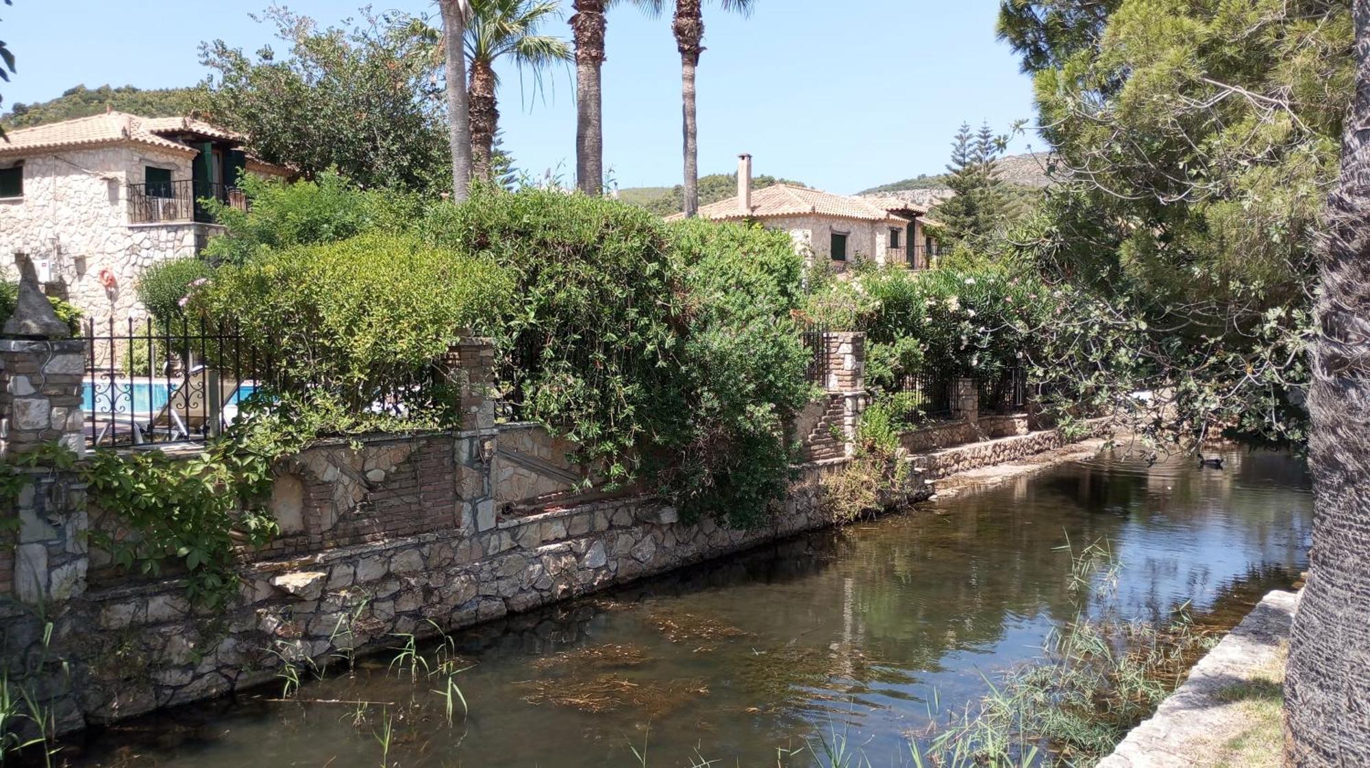 Castello Bellos Villas & Apartments Keri エクステリア 写真