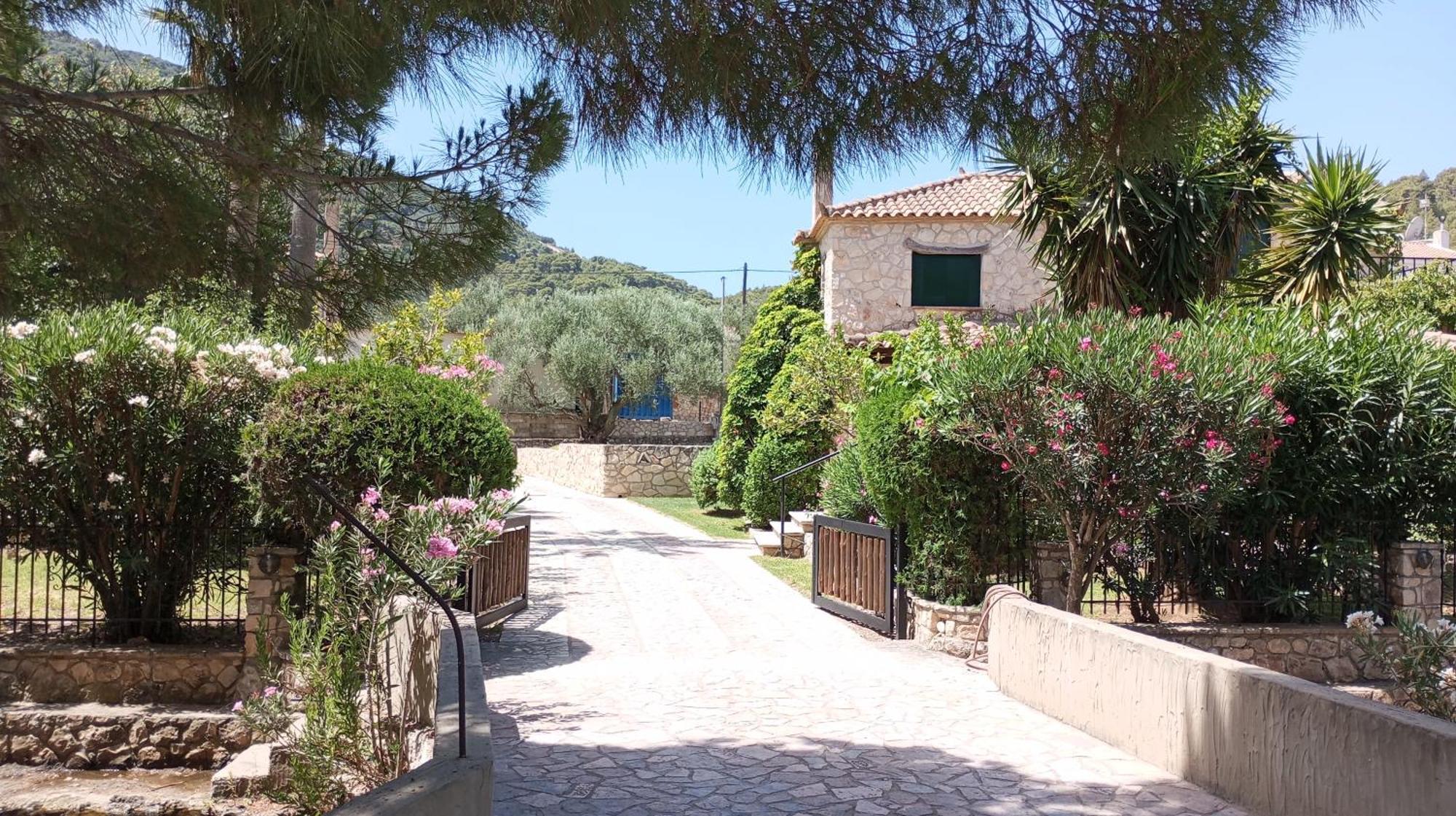 Castello Bellos Villas & Apartments Keri エクステリア 写真